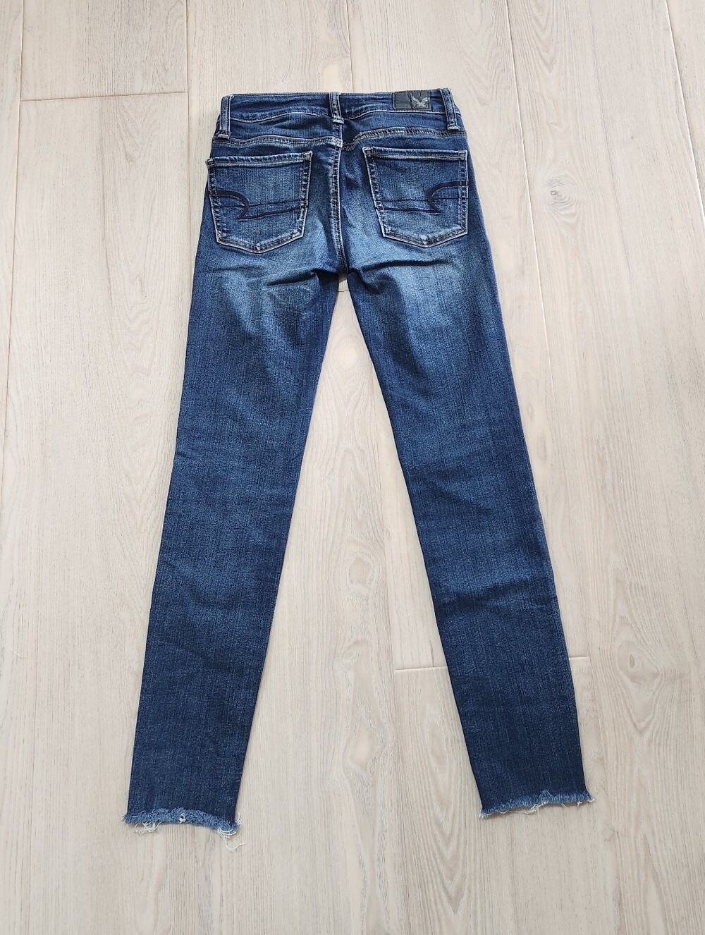 American Eagle Outfitters Women's Medium Wash Skinny Jeans - Picture 2 of 7